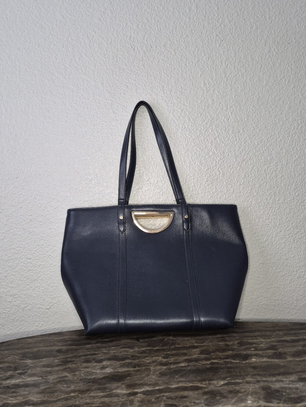 A New Day Navy Blue Large Bag Pre-Owned Spacious Man Made Leather Shoulder Bag.